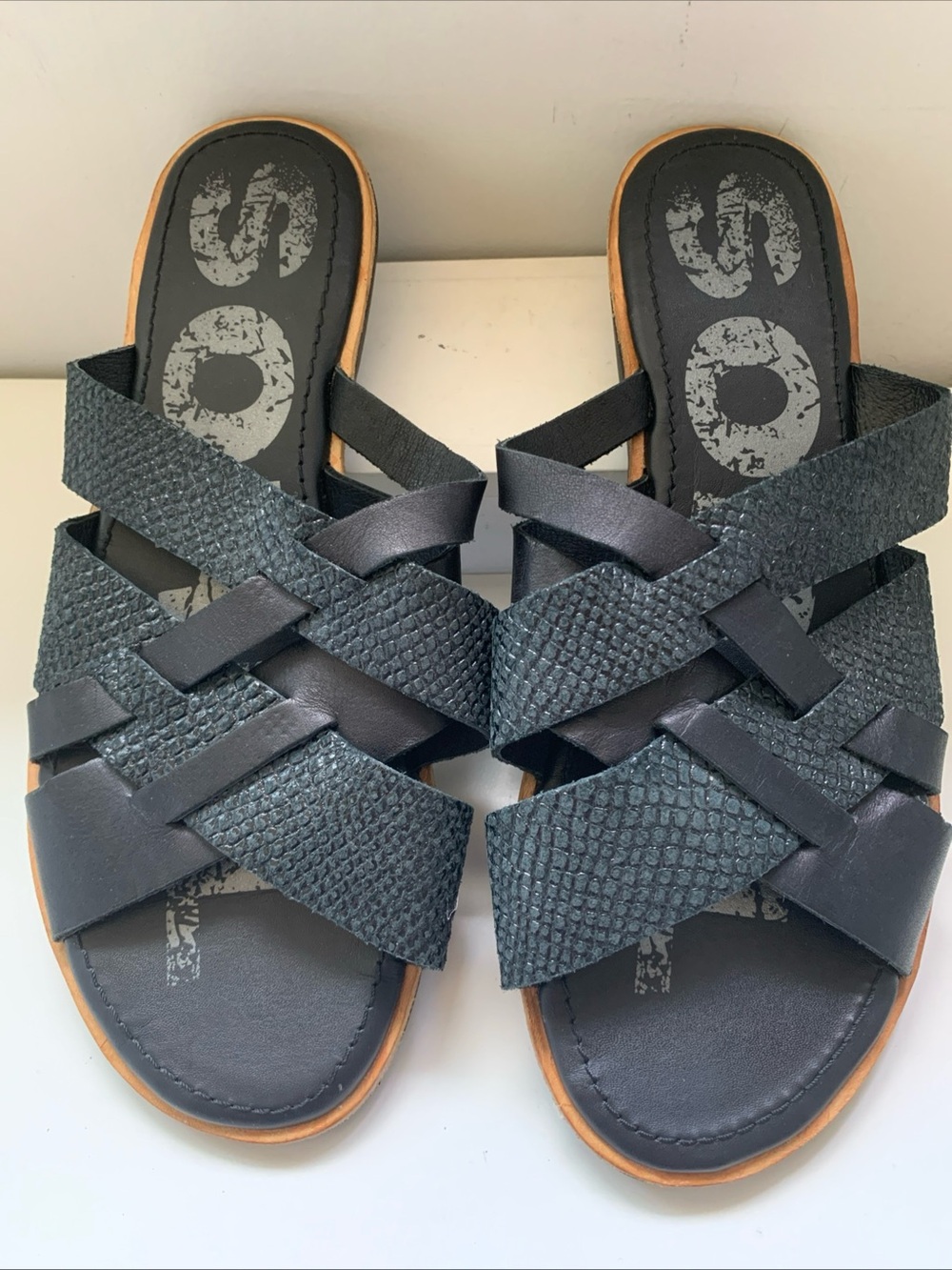*NWOT* Sorel Ella size 8 black leather slip on strappy flat sandals - Picture 2 of 6